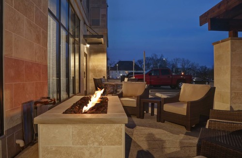 Overland Park Apartment | Accessible 1BR King Suite w/Roll-In Shower