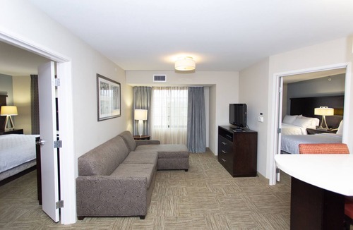 Bowling Green Apartment | Accessible 2BR Suite | Breakfast + Full Kitchen