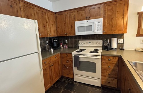 Kellogg Condo | Adjoining studio also available - Gondola View!