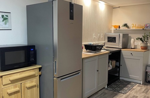 Twin Lakes House | Adorable One Bedroom & Bathroom, Cute Kitchen