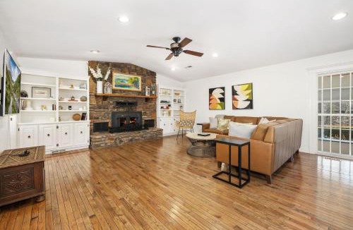 Bella Vista House | Adventure Awaits- Indoor pool & Pickle ball Court