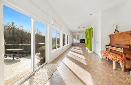 Bella Vista House | Adventure Awaits- Indoor pool & Pickle ball Court
