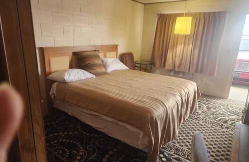 Quinter Hotel | Affordable Stay in Quinter with King Bed Perfect for Road Trip Enthusiasts