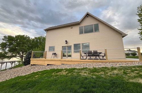 Dakota City House | Alien Point Riverfront home for a relaxing getaway