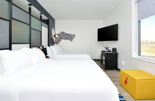 North Kansas City Hotel | Aloft by Marriott North Kansas City
