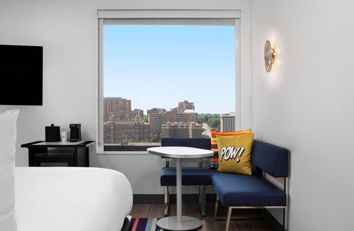 Country Club Plaza Area Hotel | Aloft by Marriott Kansas City Country Club Plaza