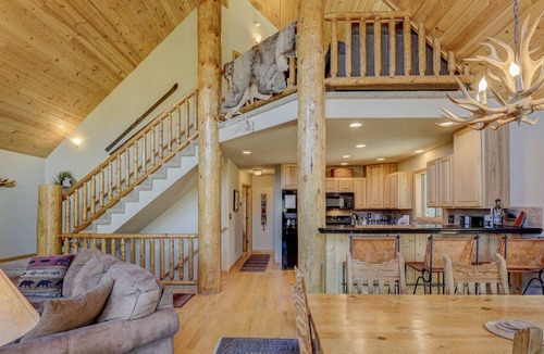 Valley of the Sun Cabin | Alpine Escape | 3BR/3BA Cabin Near Breckenridge