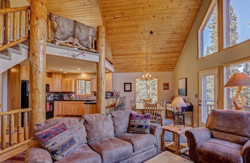 Valley of the Sun Cabin | Alpine Escape | 3BR/3BA Cabin Near Breckenridge