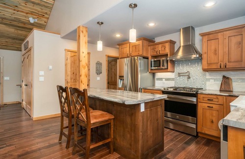 Estes Park Cabin | Alpine Sunflower Cabin—Stunning Views! Quiet location-Hot tub-Minutes to RMNP