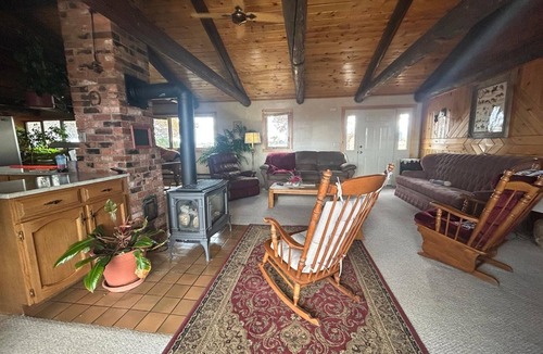 Del Norte House | Amazing Country Farm in charming Del Norte perfect for large groups and families