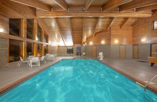 Oakdale Hotel | American Coralville Iowa City Iowa