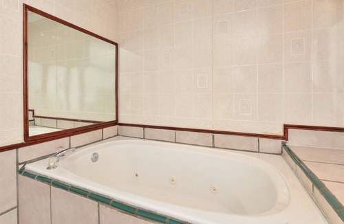 South Kansas City Hotel | Americas Best Value Inn & Suites Kansas City