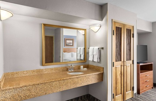 Laramie Hotel | AmericInn by Wyndham Laramie Near University of Wyoming
