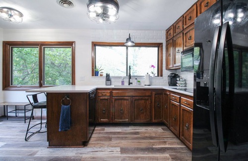 Manhattan House | An Updated, Secluded family friendly home with Fast Wifi
