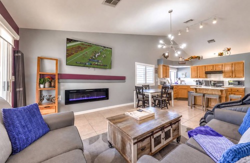 River Mountain Apartment | Arcade, Bikes, Massage Chair, Billiards, Spa, BBQ