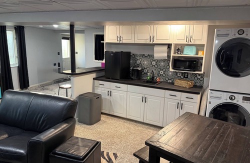 Blue Springs Apartment | Arrowhead WorldCup travelers beautiful, n 2 bedroom residential Apt. 11Mi from