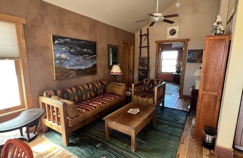 Abiquiu Cabin | Artistic Casita in Abiquiu, New Mexico with Wide Views to Pedernal Overlooking the Chama River Valley