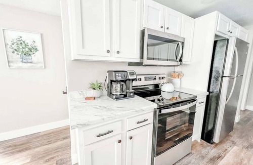 Appleton House | ATW Downtown | Lambeau | EAA | Spacious | Sleeps 9