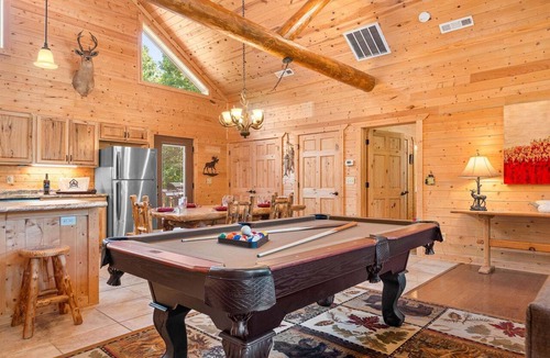 Ridgedale Cabin | Authentic Log Cabin w Private Hot Tub, Fire Pit & Pool Table I Near Big Cedar