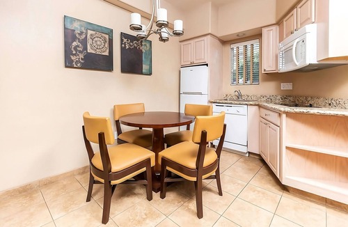 North Scottsdale Hotel | Authentic Southwest Getaway! Full Kitchen, Swimming Pool, Free Parking!