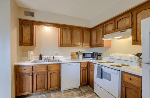 Platte City Apartment | Aviator's Lounge 2BR 1Bath WiFi Close to Airport Very Convenient Book your stay1