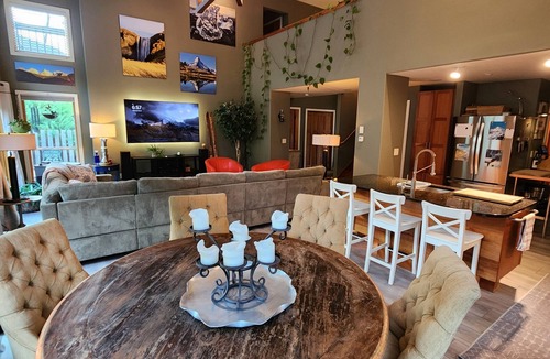 Alpine Northeast House | Awesome 3-bedroom house in Alpine perfect for your next getaway.