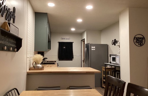 Ord House | 'B' Our Guest. A cozy 3-bedroom & 2 bath house with ac and Wi-Fi
