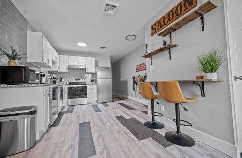 St. Charles Apartment | Backstage Loft Above Honky Tonk