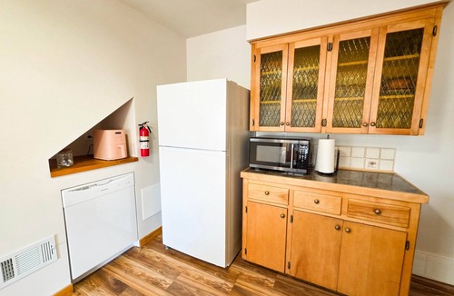 Laramie House | Baker Street Cottage