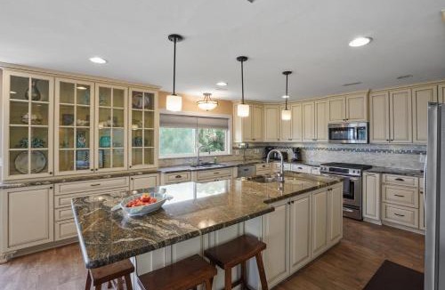 Coffeyville House | Bay Beauty