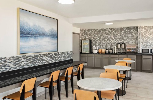 Blackwell Hotel | Baymont by Wyndham Blackwell I-35