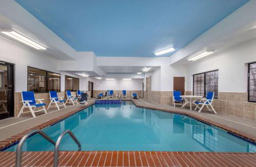 Pratt Hotel | Baymont by Wyndham Pratt