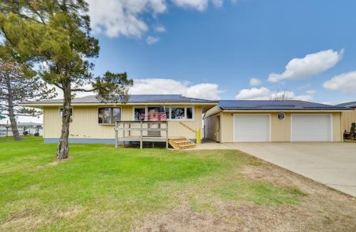 Watertown House | BBQ Ready: Lakefront Retreat in Watertown