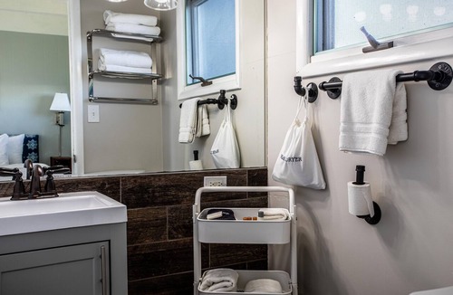 Baileys Harbor Hotel | Beachfront Inn