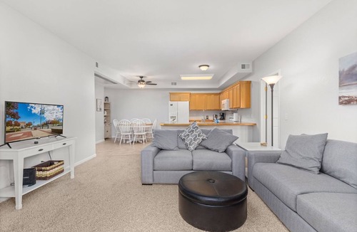 Windsor Condo | Beacon at the Lakes - Cozy & Bright 2bd/2ba Ground Level Condo