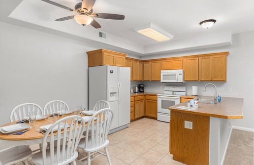 Windsor Condo | Beacon at the Lakes - Cozy & Bright 2bd/2ba Ground Level Condo
