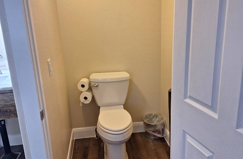 Glendale Cabin | Beautiful 1-bedroom cabin with AC in charming Glendale