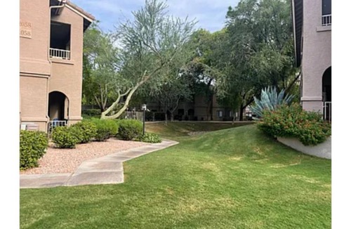 North Scottsdale Apartment | Beautiful 2bdrm, 2bth Condo…Excellent North Scottsdale location.