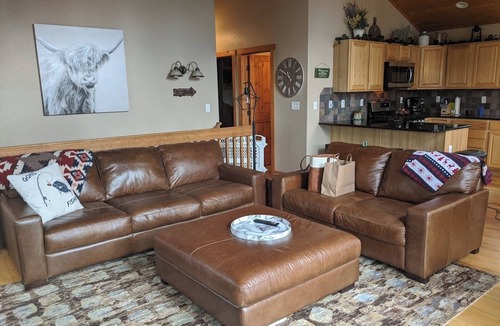 Valley of the Sun Cabin | Beautiful 3BR cabin in the Mountains. Hot Tub. Nature Escape, Star Gazing,