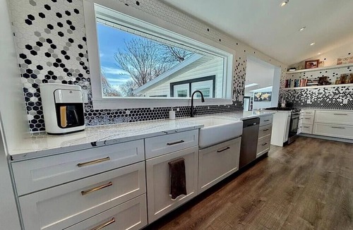 Grand Island House | Beautiful 4-bedroom home with a pool and Jacuzzi in Grand Island, with AC.