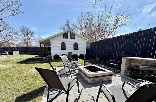 Grand Island House | Beautiful 4-bedroom home with a pool and Jacuzzi in Grand Island, with AC.