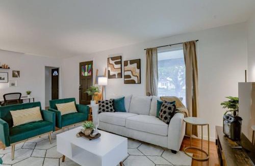 Bethany House | Beautiful - 4bd with Contemporary Interior