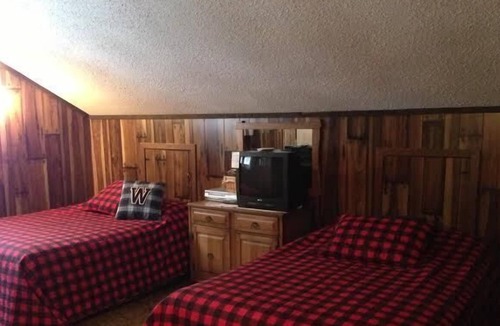 Stambaugh Ski Chalet | Beautiful, Comfy, Rustic Ski Chalet Steps From Ski Brule Mountain - RIGHT Side