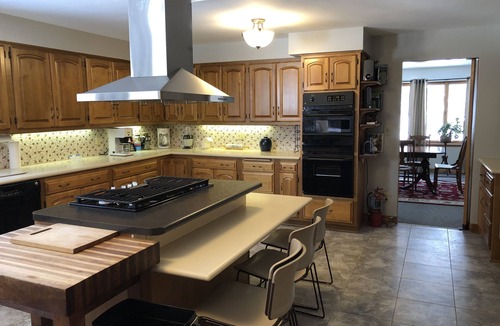 Lansing House | Beautiful Home with 9 Bedrooms, 7 bathrooms, 2 Cabins, 18 Hole Disc Golf Course
