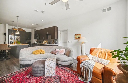 Overland Park Apartment | Beautiful Luxury Condo in the Heart of Overland Park