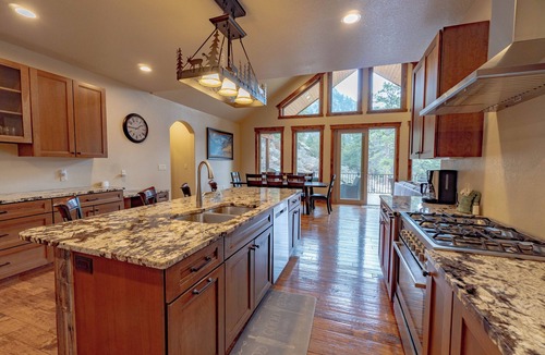 Estes Park House | Beautiful New Home with Views of Castle Mountain - 3510
