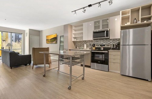 Crossroads Arts District House | Beautiful NEW Oasis close to Kauffman Stadium #358