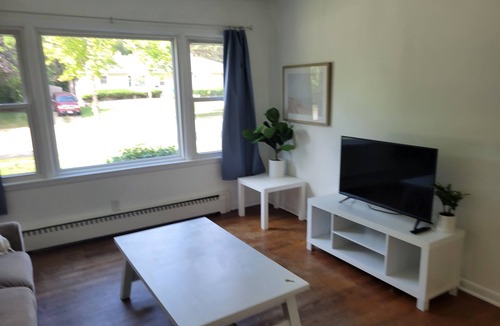 Monona Apartment | Beautiful, Recently-Updated Madison Apartment