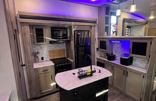 Thayne RV Rental | Beautiful Star Valley RV campground 5th wheel with pool, golf, & private gazebo