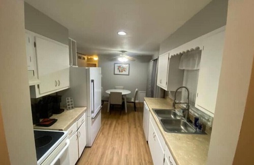 Topeka House | Bee’s Placen